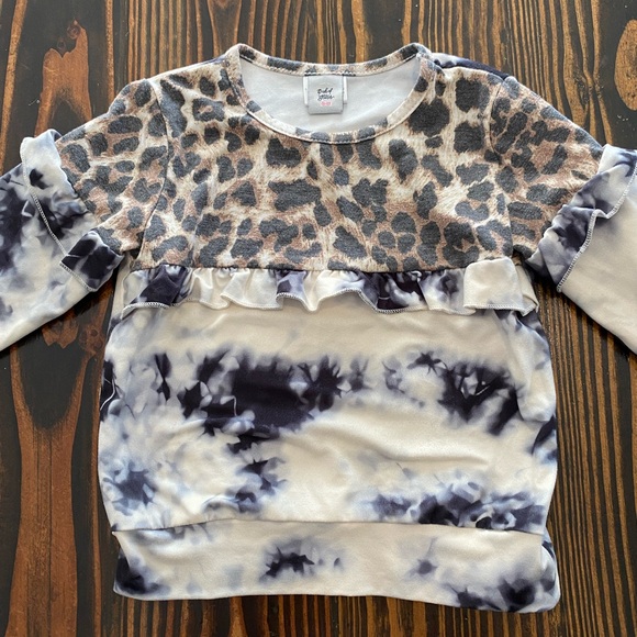 Leopard and Tie-Dye Ruffle sweatshirt. Girls size (XS) 12-18 months - Picture 2 of 7